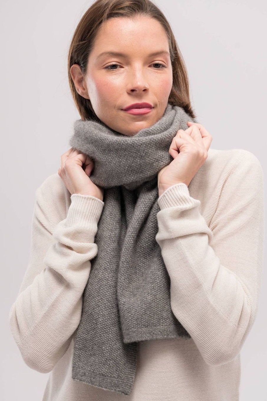 Knitwear Untouched World | Moss Scarf | Shadow • Bestmainer